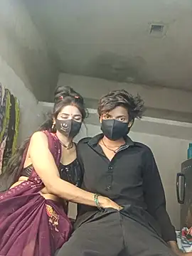 Romantic-couple10: διαδικτυακό σόου στην κάμερα