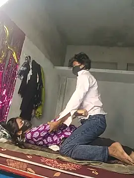 Romantic-couple10's Webcam Show