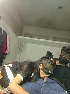 Romantic-couple10 网络视讯表演