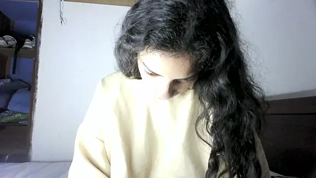 KiraVelveet Show in webcam