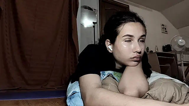 HazyLoom Adlı Modelin Canlı XXX Sohbeti