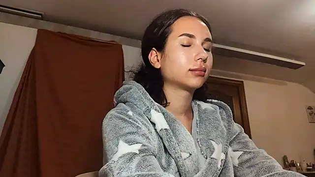 HazyLoom Adlı Modelin Canlı XXX Sohbeti