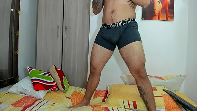 UR_LATIN_BUSHY_GUYS Webcam show