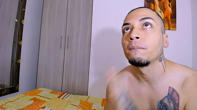 عرض كام UR_LATIN_BUSHY_GUYS