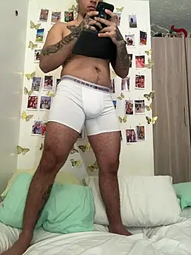 UR_LATIN_BUSHY_GUYS Adlı Modelin Web Kamerası Şovu