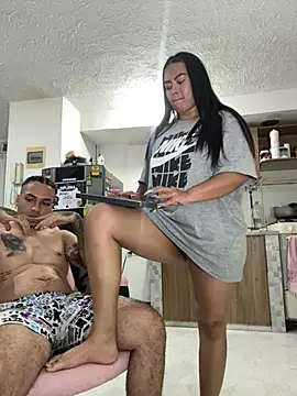 UR_LATIN_BUSHY_GUYS webkamerás műsora