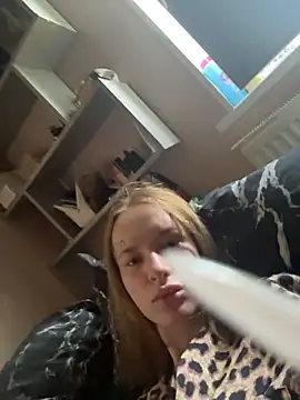 XXX chat uživo modela LeinaWoluers