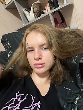 LeinaWoluers Adlı Modelin Canlı XXX Sohbeti