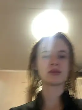 LeinaWoluers Chat XXX in diretta