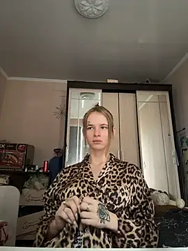 LeinaWoluers Chat XXX in diretta