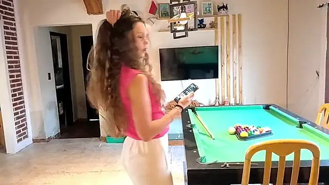 JacklynSwisshelm Show in webcam