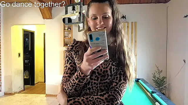 JacklynSwisshelm Show in webcam