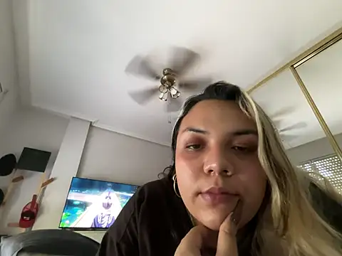 Zaracasti20's Webcam Show