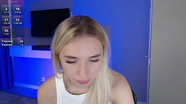 Emily_Hartt Chat XXX in diretta