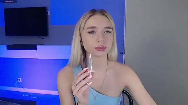 Emily_Hartt Webcam Show