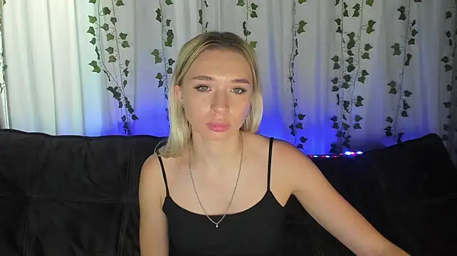 Emily_Hartt Webcam Show