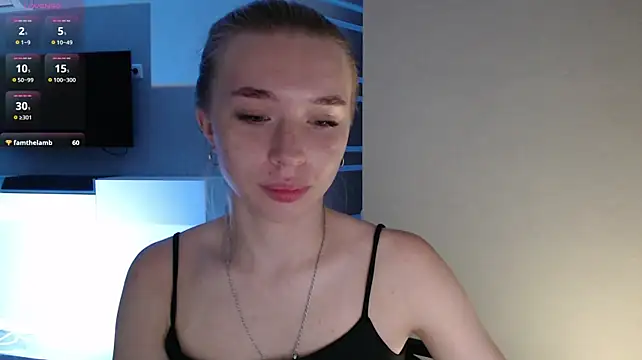 Emily_Hartt Pertunjukan Webcam