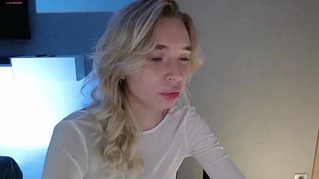 Emily_Hartt Chat XXX in diretta