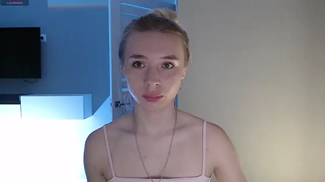 Emily_Hartt 现场XXX聊天