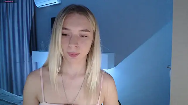 Emily_Hartt Webcam-Show