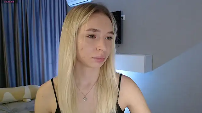 Emily_Hartt's Live XXX Chat