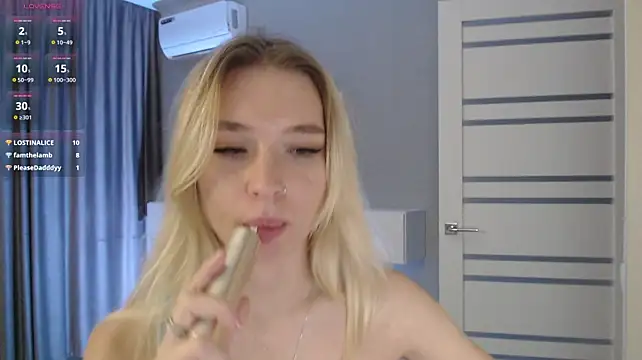 Emily_Hartt's Live XXX Chat