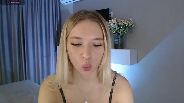 Chat XXX en directo de Emily_Hartt