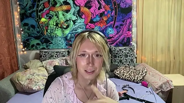 Show modela Reboot_F5 na web-kameri
