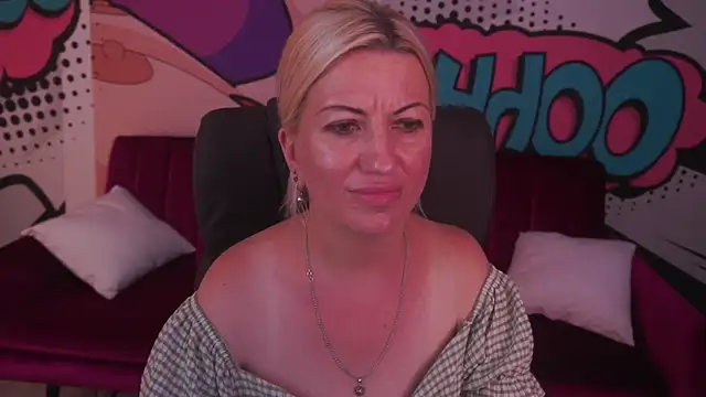 Show modela Sofi_Moonn na web-kameri