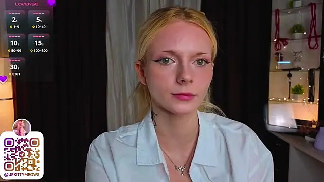helly_hoff Show in webcam