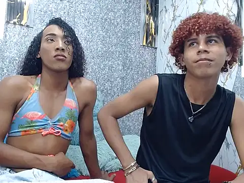 Show de Bella_trans19 na webcam
