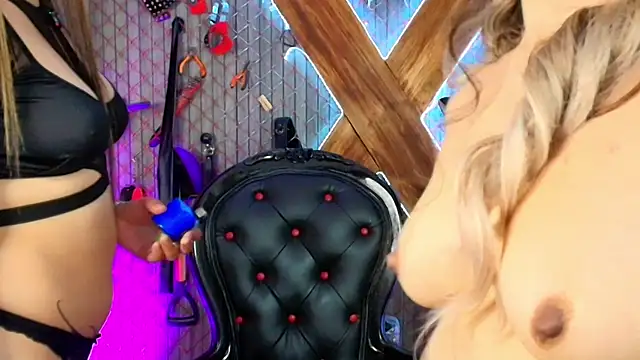 โชว์เว็บแคมของ sharlotte_mistress_bdsm