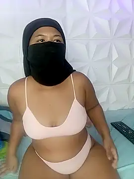 DALILAA_CURVYn Webbikameraesitys
