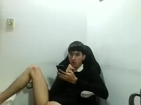 Show modela Kael_Moreau na web-kameri