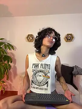 venuzz_99 élő XXX-chatje