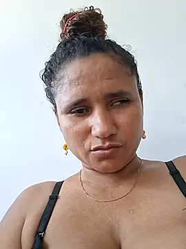 Mature--Mommy Adlı Modelin Canlı XXX Sohbeti