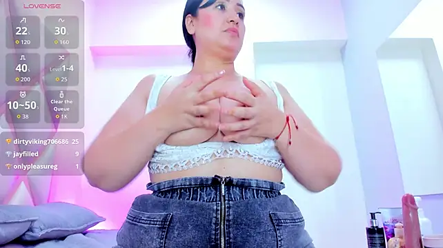 Lauren-22: διαδικτυακό σόου στην κάμερα