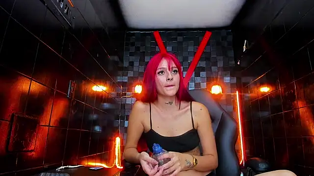 MadisonCarzzon: διαδικτυακό σόου στην κάμερα