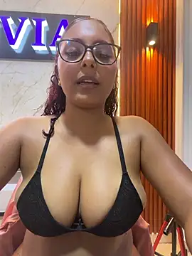 Chat XXX en directo de Cherry_rousse