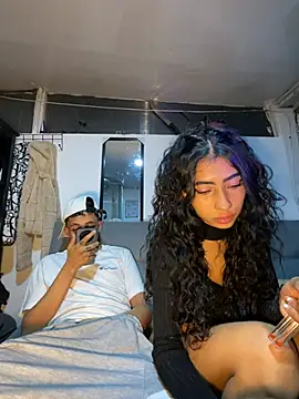 Show modela keithandbelzebu na web-kameri