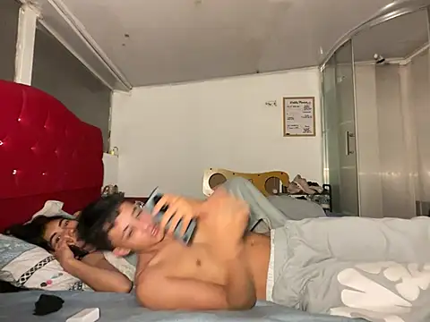 keithandbelzebu Show in webcam