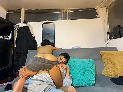 Show modela keithandbelzebu na web-kameri