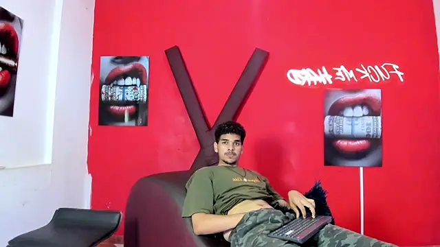 Show modela LOVE_KING1 na web-kameri