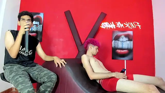 LOVE_KING1: διαδικτυακό σόου στην κάμερα