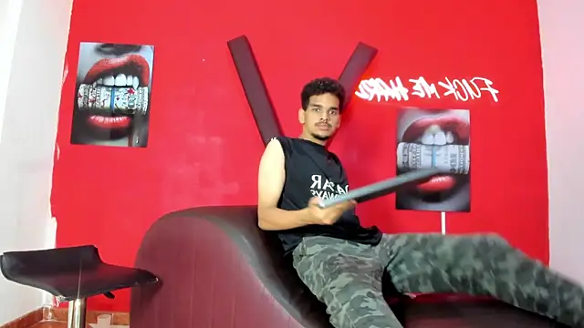 Show modela LOVE_KING1 na web-kameri
