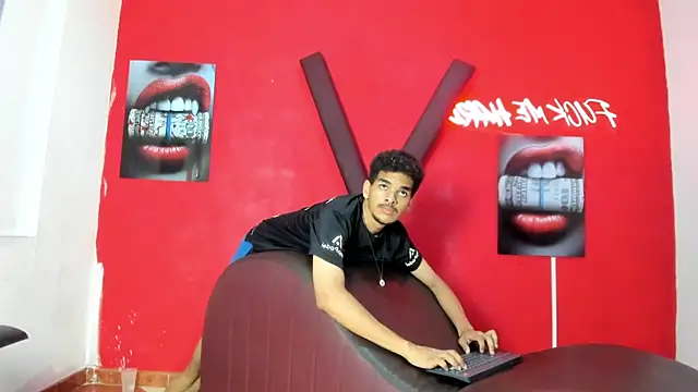 LOVE_KING1's Webcam Show