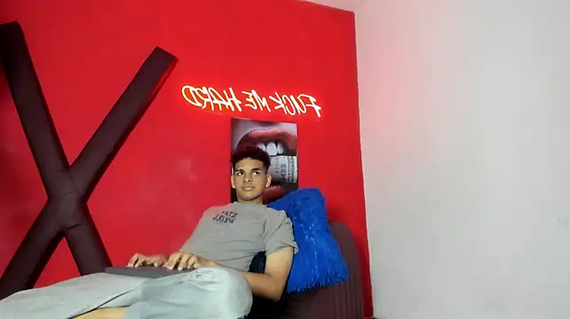 LOVE_KING1 Show in webcam
