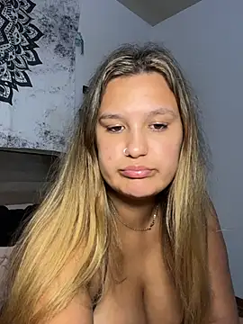 Latinamommy26 Show in webcam