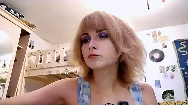 XXX chat uživo modela ChingCottingham