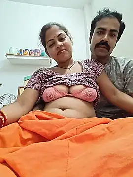 Show modela Sonalovely143 na web-kameri